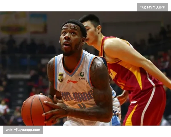 塞维利亚新援融入缓慢 亚当斯首发位置遭遇挑战 塞维利亚新援融入缓慢 亚当斯首发位置遭遇挑战